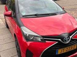 Rood Gebruikt 2016 Toyota Yaris MPV | € 8.950 (Eerlijke prijs)