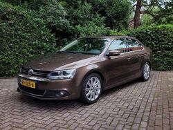 Bruin Gebruikt 2011 VW Jetta Highline Sedan | € 11.650