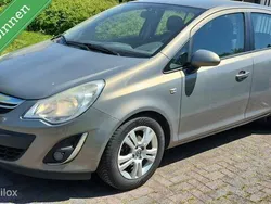 Bruin Gebruikt 2011 Opel Corsa Selection Hatchback | € 1.995