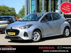 Grijs Gebruikt 2024 Mazda 2 Center-Line Hatchback | € 23.400 (Eerlijke prijs)