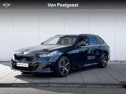 M carbonschwarz metallic (416) (zwart metallic) Gebruikt 2025 BMW 550e M Sport Stationwagen | € 89.900 (Super prijs)