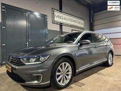 Grijs, metallic lak Gebruikt 2016 VW Passat Highline Stationwagen | € 12.949 (Goede deal)