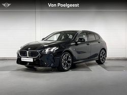 Saphischwarz (donker zwart) Gebruikt 2024 BMW 120 M Sport Hatchback | € 34.900 (Eerlijke prijs)