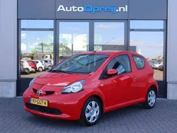Rood, andere lak Gebruikt 2008 Toyota Aygo Hatchback | € 5.995 (Duur)