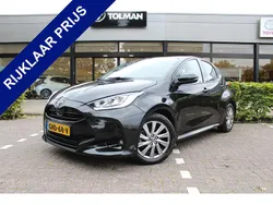 Zwart Gebruikt 2023 Toyota Yaris Hybrid Hatchback | € 22.950 (Eerlijke prijs)