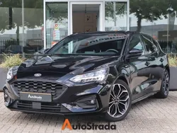 Zwart Gebruikt 2018 Ford Focus ST-Line Hatchback | € 14.895 (Eerlijke prijs)