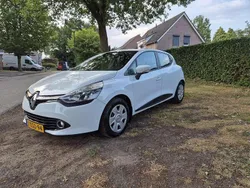 Wit Gebruikt 2015 Renault Clio IV Expression Hatchback | € 6.249 (Eerlijke prijs)
