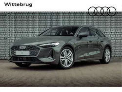 Grijs, metallic lak Nieuw 2025 Audi A5 Advanced Coupé | € 64.569 (Iets duurder)