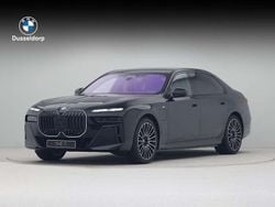 Zwart, metallic lak Nieuw 2025 BMW 750e M Sport Sedan | € 159.562 (Goede deal)