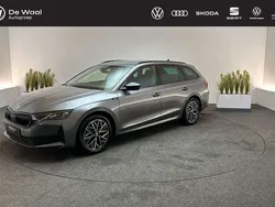 Grijs Gebruikt 2024 Skoda Octavia Business Line Stationwagen | € 39.800