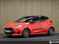 Rood Gebruikt 2020 Toyota Yaris Hybrid Executive Hatchback | € 20.850 (Eerlijke prijs)