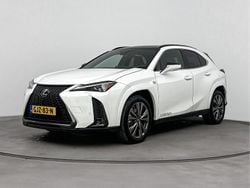 Wit, metallic lak Gebruikt 2024 Lexus UX Sport Line SUV | € 55.450