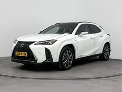 Wit, metallic lak Gebruikt 2024 Lexus UX Sport Line SUV | € 55.450