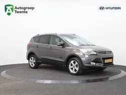 Grijs, metallic lak Gebruikt 2016 Ford Kuga Titanium SUV | € 12.900 (Eerlijke prijs)