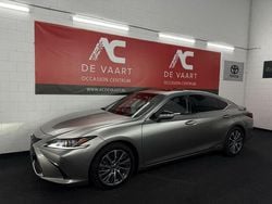 Grijs Gebruikt 2019 Lexus ES300H Sedan | € 29.499 (Eerlijke prijs)