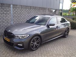 Grijs, metallic lak Gebruikt 2022 BMW 320 M Sport Sedan | € 37.850 (Eerlijke prijs)