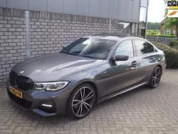 Grijs, metallic lak Gebruikt 2022 BMW 320 M Sport Sedan | € 38.450 (Eerlijke prijs)