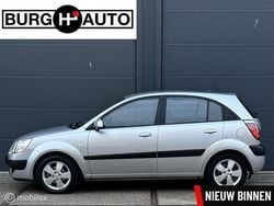 Grijs Gebruikt 2009 Kia Rio Hatchback | € 2.500 (Eerlijke prijs)