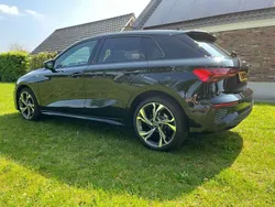 Zwart Gebruikt 2020 Audi A3 Sportback S-Line Hatchback | € 26.950 (Eerlijke prijs)