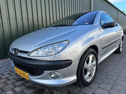 Grijs Gebruikt 2002 Peugeot 206 CC Cabriolet | € 1.750 (Goede deal)