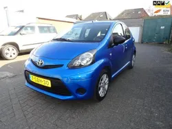 Blauw Gebruikt 2013 Toyota Aygo Hatchback | € 3.950 (Eerlijke prijs)