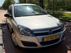 Grijs Gebruikt 2005 Opel Astra Essentia Hatchback | € 650 (Eerlijke prijs)