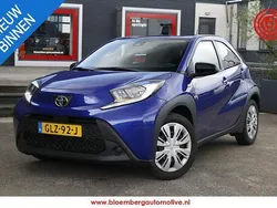 Blauw Gebruikt 2024 Toyota Aygo Play Hatchback | € 17.950 (Eerlijke prijs)