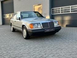Grijs Gebruikt 1987 Mercedes 230 Hatchback | € 9.900