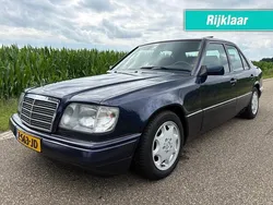 Blauw Gebruikt 1994 Mercedes E250 Elegance Sedan | € 9.990