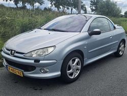 Zilver Gebruikt 2003 Peugeot 206 Cabriolet | € 999 (Goede deal)