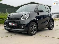 Zwart, metallic lak Gebruikt 2023 Smart ForTwo Electric Drive Coupé | € 13.950 (Eerlijke prijs)