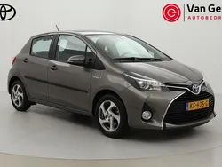 Grijs Gebruikt 2016 Toyota Yaris Hybrid Trend Hatchback | € 14.999 (Eerlijke prijs)