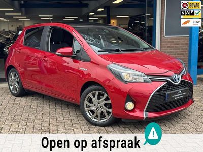 Rood Gebruikt 2016 Toyota Yaris Hybrid Hatchback | € 12.500 (Iets duurder)