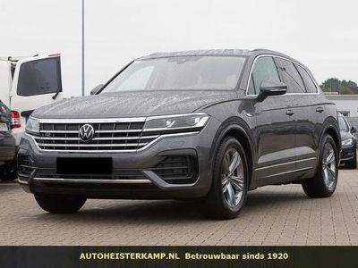 tweedehands VW Touareg 3.0 TDI R-Line Grijs Kenteken ACC Trekhaak 19 Inch Luchtvering EL Comfortstoelen