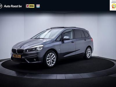 Grijs (metallic) Gebruikt 2017 BMW 220 Sport Line MPV | € 19.750 (Eerlijke prijs)