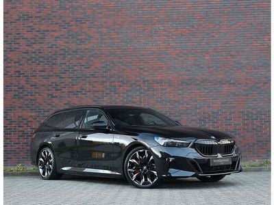 Zwart Occasion 2025 BMW 550e M Sport Stationwagen | € 99.950