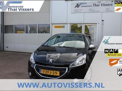 Zwart Gebruikt 2015 Peugeot 208 Style Hatchback | € 4.995 (Eerlijke prijs)