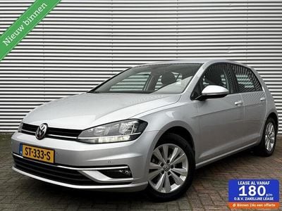 Grijs (metallic) Occasion 2018 VW Golf VII Highline Hatchback | € 9.950 (Goede deal)