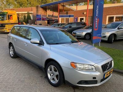 Zilver, metallic lak Gebruikt 2009 Volvo V70 Stationwagen | € 4.250 (Eerlijke prijs)