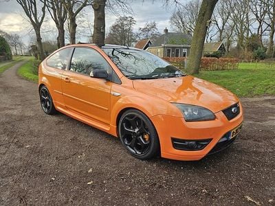 Oranje Gebruikt 2006 Ford Focus ST Hatchback | € 7.450 (Eerlijke prijs)