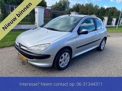 Grijs Gebruikt 2003 Peugeot 206 Hatchback | € 1.099 (Eerlijke prijs)