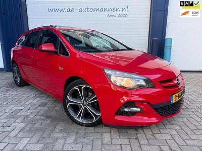 Rood Gebruikt 2014 Opel Astra Cosmo Stationwagen | € 7.945 (Eerlijke prijs)