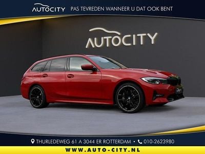 Rood Gebruikt 2020 BMW 330e Sport Line Stationwagen | € 30.950 (Eerlijke prijs)