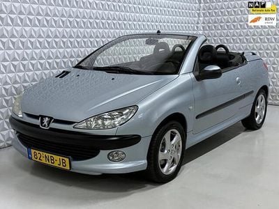 Grijs Gebruikt 2003 Peugeot 206 CC Cabriolet | € 1.499 (Eerlijke prijs)