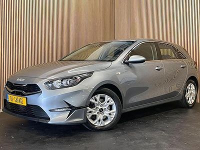 Grijs Occasion 2022 Kia Ceed Hatchback | € 18.895 (Goede deal)