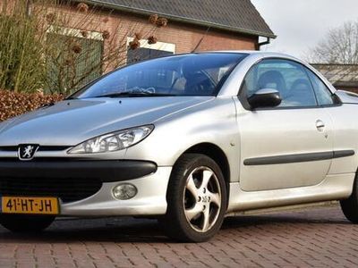 tweedehands Peugeot 206 CC 2.0-16V Volledig leer met vele opties!