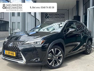 Zwart, metallic lak Gebruikt 2021 Lexus UX SUV | € 26.989 (Eerlijke prijs)