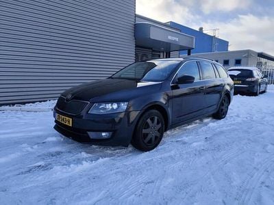 Zwart Gebruikt 2015 Skoda Octavia Business Line Stationwagen | € 4.750 (Goede deal)