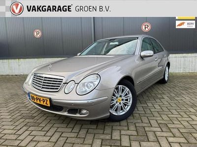 Grijs (metallic) Gebruikt 2005 Mercedes E240 Elegance Sedan | € 3.950