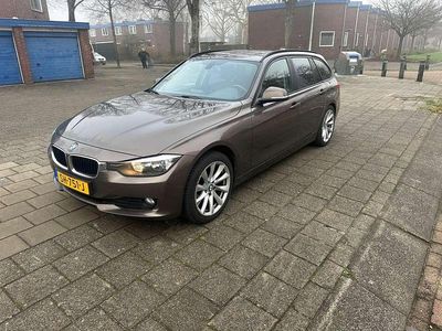 Bruin (metallic) Gebruikt 2014 BMW 316 Executive Stationwagen | € 4.994 (Eerlijke prijs)
